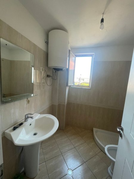 Tirane, jepet me qera apartament 2+1+Ballkon Kati 1, 100 m² 500 € (Selit, prane universitetit Marin Barleti)