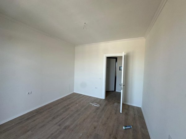 Tirane, shitet apartament 2+1+Ballkon Kati 8, 90 m² 98.900 € (Univers City)