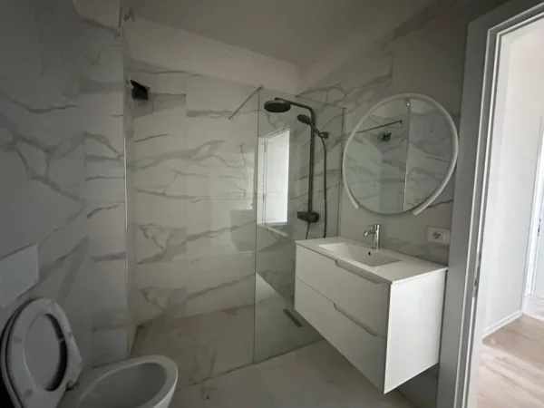 Tirane, shitet apartament 2+1+Ballkon Kati 8, 90 m² 98.900 € (Univers City)