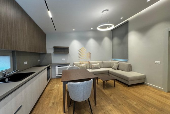 Tirane, jepet me qera apartament 1+1+Ballkon Kati 1, 65 m² 600 € (Rruga Sadik Petrela)