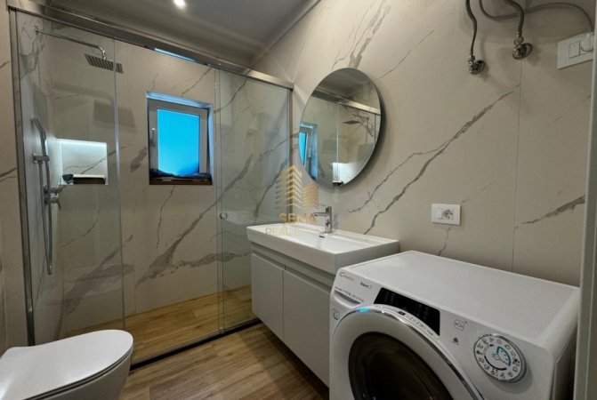 Tirane, jepet me qera apartament 1+1+Ballkon Kati 1, 65 m² 600 € (Rruga Sadik Petrela)