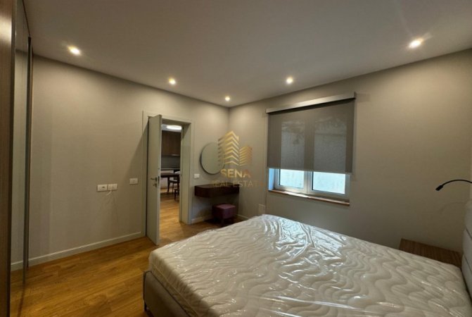 Tirane, jepet me qera apartament 1+1+Ballkon Kati 1, 65 m² 600 € (Rruga Sadik Petrela)