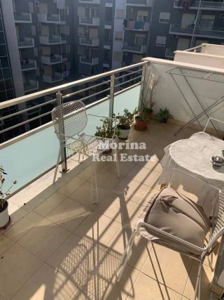 Tirane, jepet me qera apartament 1+1 Kati 5, 75 m² 500 € (Amerikan 3)