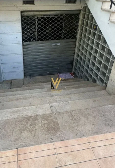 Tirane, jepet me qera dyqan Kati -1, 90 m² 800 € (21 DHJETORIT, INXHINIERIA)