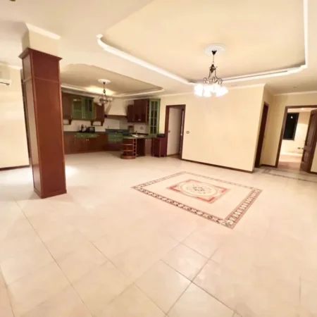 Tirane, shitet ambjent biznesi Kati 4, 140 m² 370.000 € 