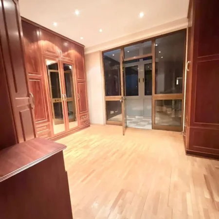 Tirane, shitet ambjent biznesi Kati 4, 140 m² 370.000 € 