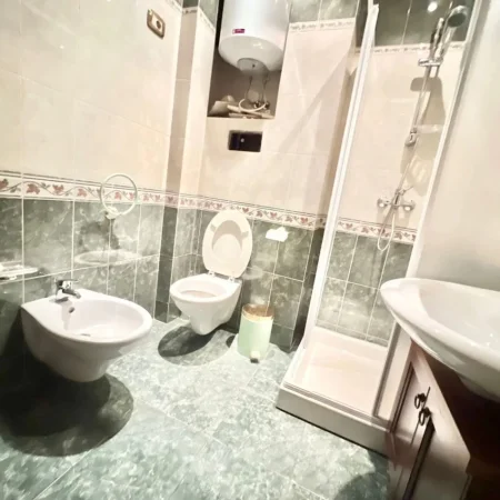 Tirane, shitet ambjent biznesi Kati 4, 140 m² 370.000 € 