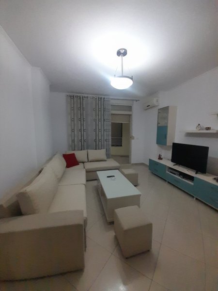 Tirane, jepet me qera apartament 2+1+Ballkon Kati 7, 100 m² 600 € (Rruga Don Bosko,pranë Viva Market)