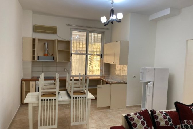 Tirane, jepet me qera apartament 2+1 Kati 0, 110 m² 500 € (Rruga Rrapo Hekali)
