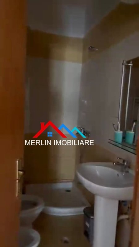 Tirane, jepet me qera apartament 3+1+Ballkon Kati 2, 121 m² 600 € (RRUGA RRAPO HEKALI)