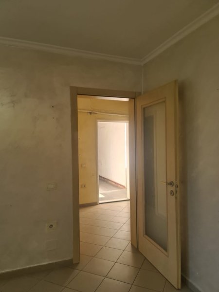 Tirane, shitet apartament 1+1+Ballkon Kati 3, 53 m² 110.000 € (BRRYLI)