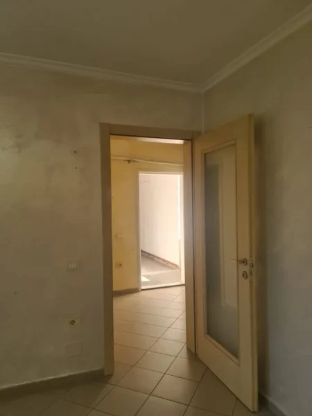 Tirane, shitet apartament 1+1+Ballkon Kati 3, 53 m² 110.000 € (BRRYLI)