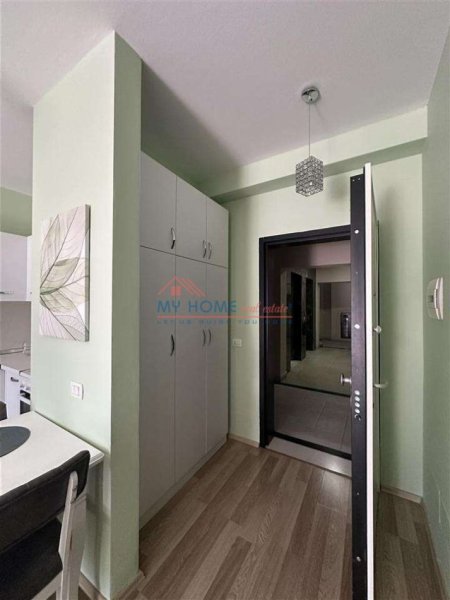 Tirane, jepet me qera apartament 1+1+Ballkon Kati 3, 66 m² 750 € (Qender)