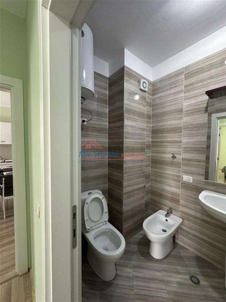 Tirane, jepet me qera apartament 1+1+Ballkon Kati 3, 66 m² 750 € (Qender)