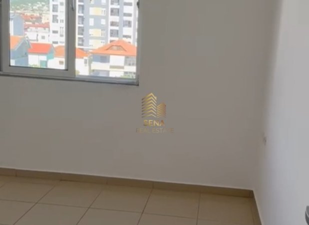 Tirane, jepet me qera apartament 1+1+Ballkon Kati 5, 75 m² 350 € (Rruga 5 Maji)
