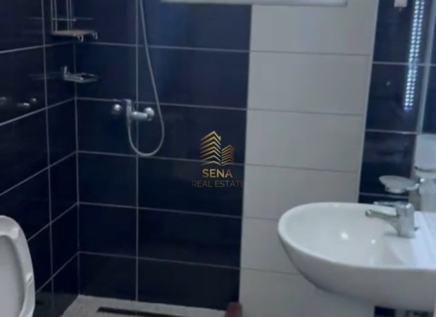 Tirane, jepet me qera apartament 1+1+Ballkon Kati 5, 75 m² 350 € (Rruga 5 Maji)