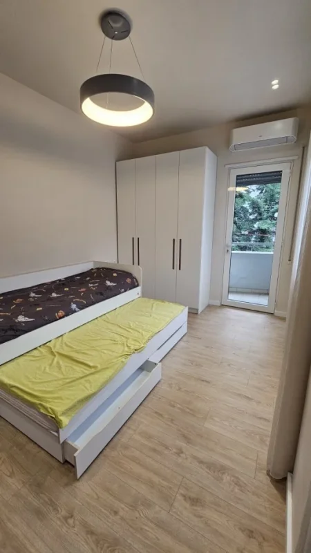 Tirane, jepet me qera apartament 3+1+Ballkon Kati 2, 118 m² 1.200 € (RRUGA PETI)