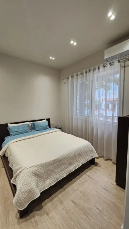 Tirane, jepet me qera apartament 3+1+Ballkon Kati 2, 118 m² 1.200 € (RRUGA PETI)