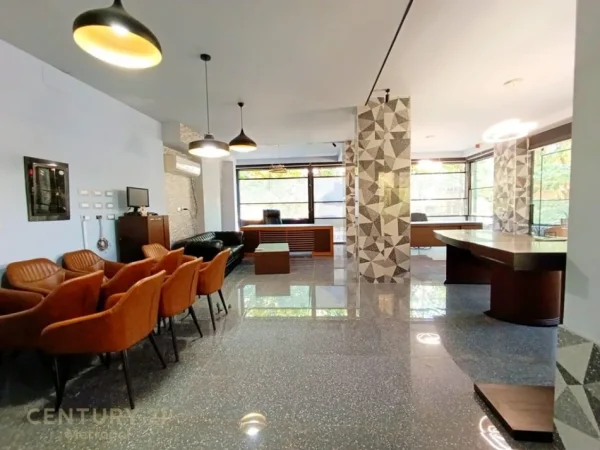 Tirane, jepet me qera zyre Kati 1, 85 m² 650 € (Prane Prokurorise se Tiranes)