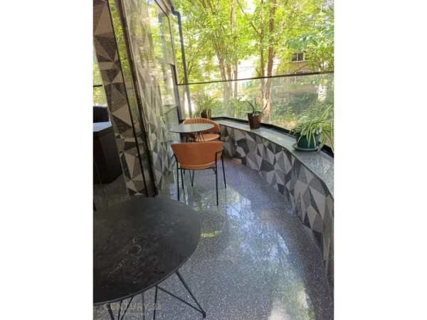 Tirane, jepet me qera zyre Kati 1, 85 m² 650 € (Prane Prokurorise se Tiranes)