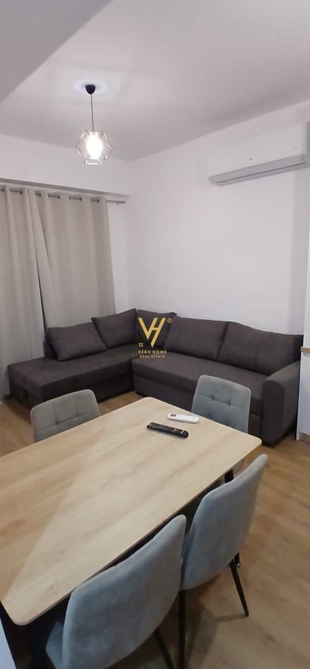 Tirane, jepet me qera apartament 1+1+Ballkon Kati 7, 52 m² 450 € (ALI DEMI)