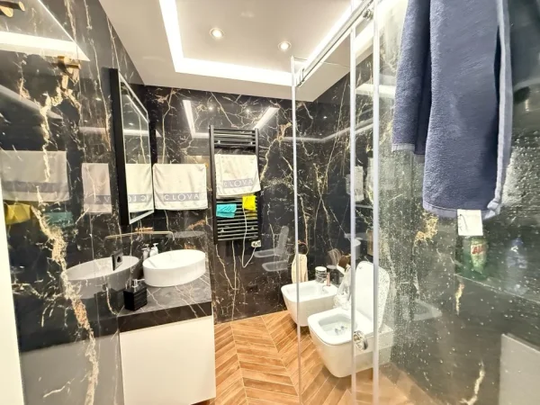 Tirane, jap me qera apartament+verande | Penthouse 2+1+Ballkon Kati 4, 130 m² 1.500 € (rruga selita e vjeter)