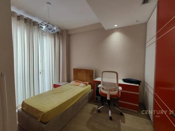 Shqiperi, jepet me qera apartament 3+1 Kati 2, 138 m² 900 € 