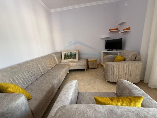 ALF55213 Tirane, jepet me qera apartament 2+1 Kati 2, 75 m² 480 € (Porcelan)