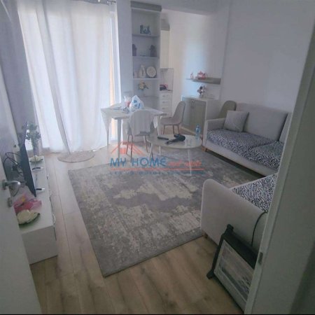 Tirane, jepet me qera apartament 1+1 Kati 4, 62 m² 500 € (Oxhaku)