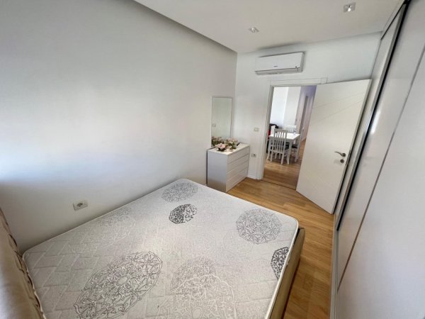 Tirane, jap me qera apartament 2+1+Ballkon Kati 2, 80 m² 600 € (rruga hamdi pepo selite)