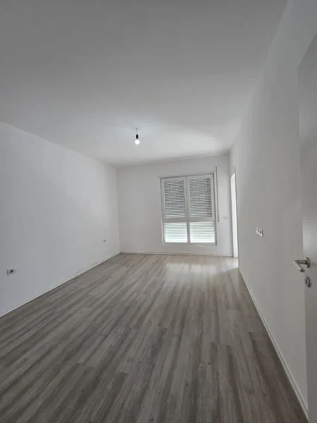 Tirane, shitet apartament 2+1+Ballkon Kati 4, 106 m² 170.000 € (RR. 5 MAJI)