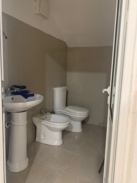 Tirane, jepet me qera dyqan Kati 0, 115 m² 700 € (Rruga Memo Meto)