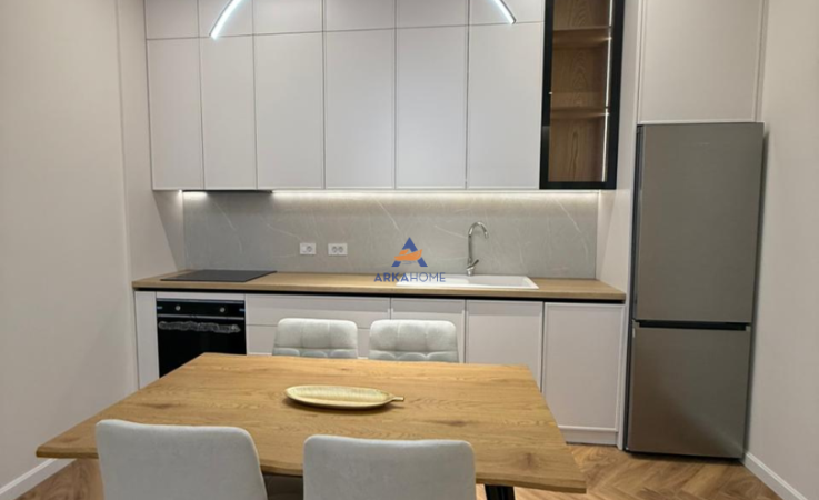 Tirane, jepet me qera apartament 2+1+Ballkon Kati 6, 117 m² 1.500 € (KOMPLEKSI DELIJORGJI,PRANE KASTRATIT)