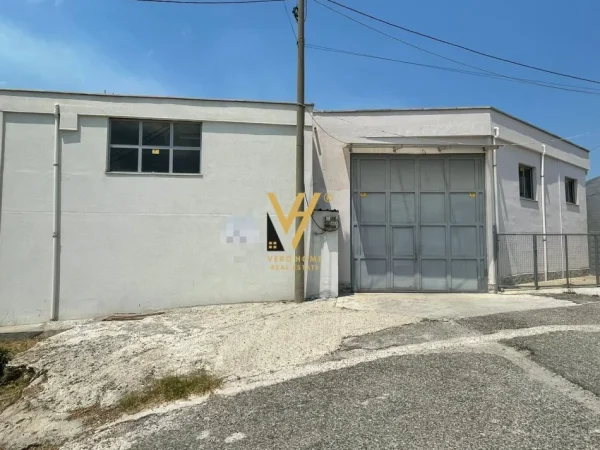 Tirane, jepet me qera magazine Kati 0, 1.000 m² 2.500 € (SAUK)