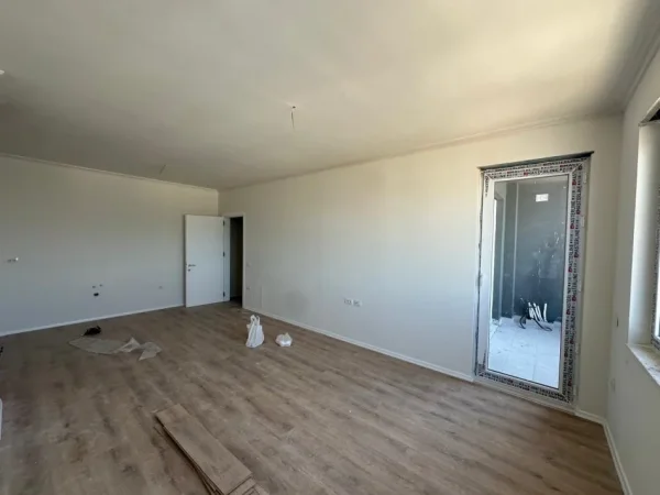 Tirane, shitet apartament 2+1+Ballkon Kati 4, 89 m² 98.900 € (Univers City)