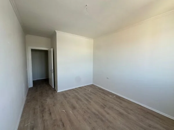 Tirane, shitet apartament 2+1+Ballkon Kati 4, 89 m² 98.900 € (Univers City)