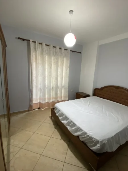 Tirane, jepet me qera apartament 2+1+Aneks+Ballkon Kati 3, 115 m² 600 € (kodra e diellit)