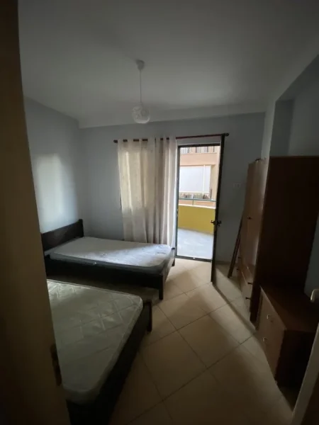 Tirane, jepet me qera apartament 2+1+Aneks+Ballkon Kati 3, 115 m² 600 € (kodra e diellit)