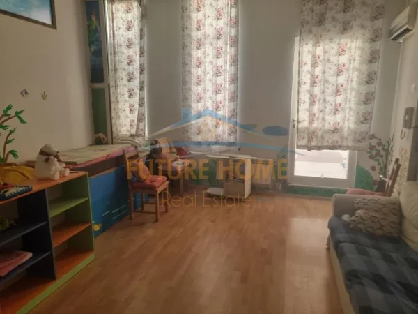 0683487469 Tirane, jepet me qera ambjent biznesi Kati 3, 200 m² 1.200 € (KOPSHTI ZOOLOGJIK)