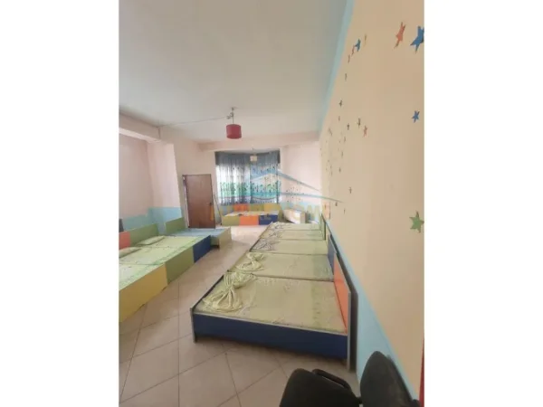 0683487469 Tirane, jepet me qera ambjent biznesi Kati 3, 200 m² 1.200 € (KOPSHTI ZOOLOGJIK)