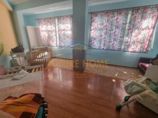 0683487469 Tirane, jepet me qera ambjent biznesi Kati 3, 200 m² 1.200 € (KOPSHTI ZOOLOGJIK)