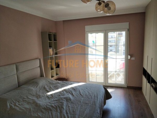 Tirane, jepet me qera apartament 2+1 Kati 5, 110 m² 1.100 € 