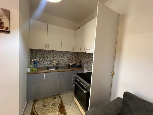 Tirane, jepet me qera apartament 1+1 Kati 4, 60 m² 380 € (astir)