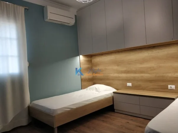 Tirane, jap me qera apartament 2+1+Ballkon Kati 5, 110 m² 1.100 € (Rruga e Kavajës/Myslym Shyri (Ismail Alla))