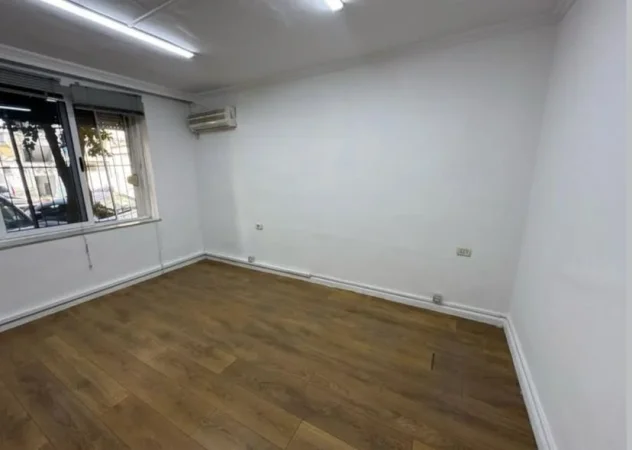 Tirane, jap me qera ambjent biznesi Kati 1, 65 m² 400 € (rruga muahmet gjollesha)