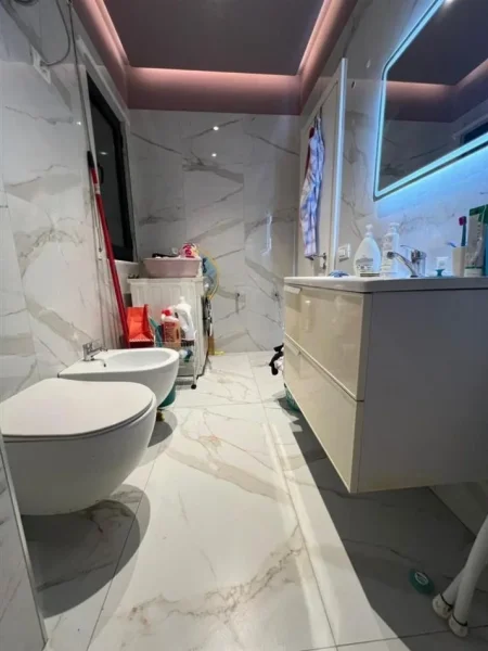 Tirane, shitet apartament duplex 1+1+Ballkon Kati 5, 77 m² 140.000 € (Green City)