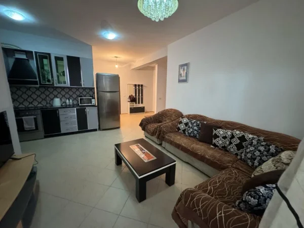Tirane, jap me qera apartament 2+1+Ballkon Kati 2, 95 m² 400 € (rruga tre deshmoret)