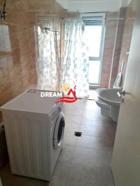 Tirane, jepet me qera apartament 2+1 Kati 8, 100 m² 750 € (ne Xhamllik prane Karburant Kastratit)