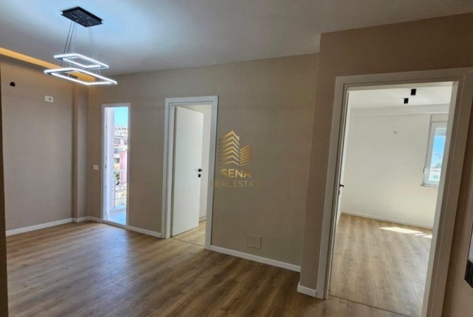 Tirane, jepet me qera apartament 2+1 Kati 4, 79 m² 195.000 € (Pazari i ri, prane Optika Roma)