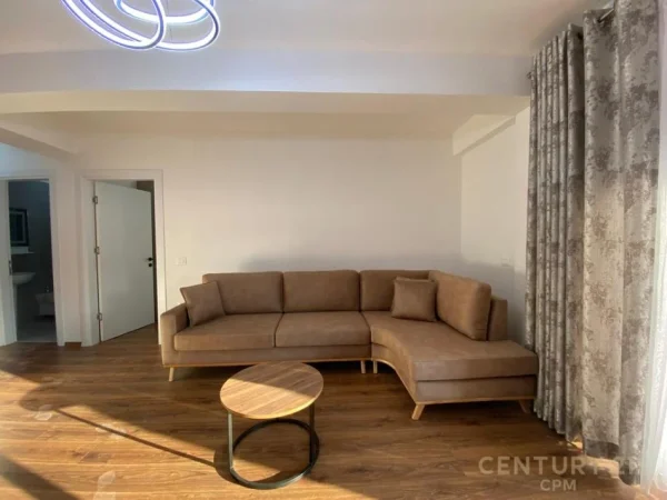 Tirane, jepet me qera apartament 1+1+Ballkon Kati 1, 77 m² 650 € 